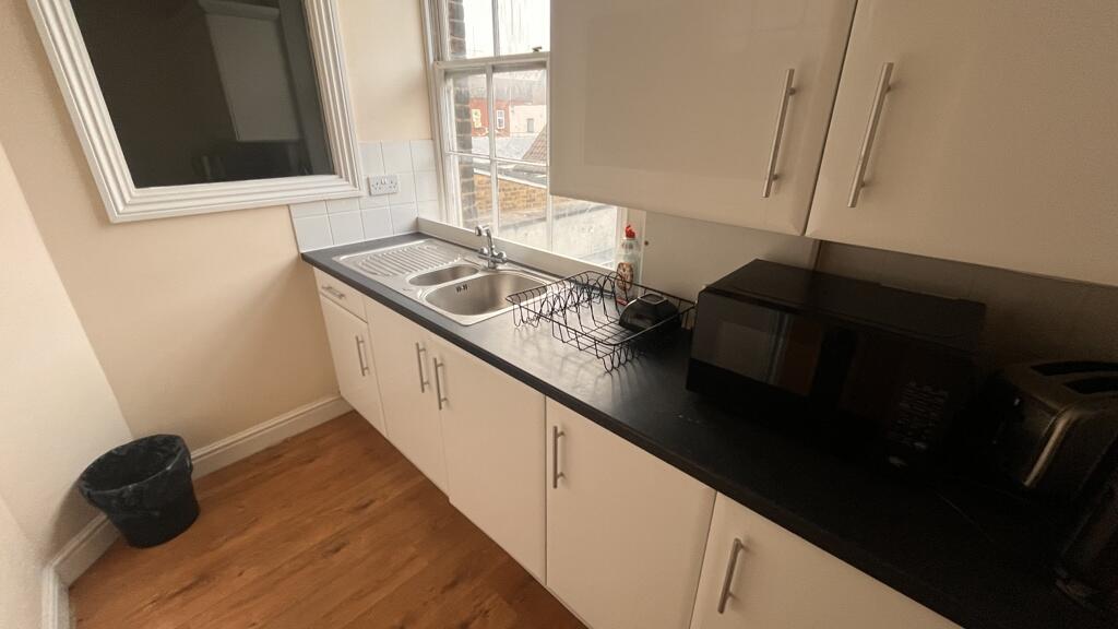 Additional image 5 of 105, High Street, Brentwood, Essex, CM14