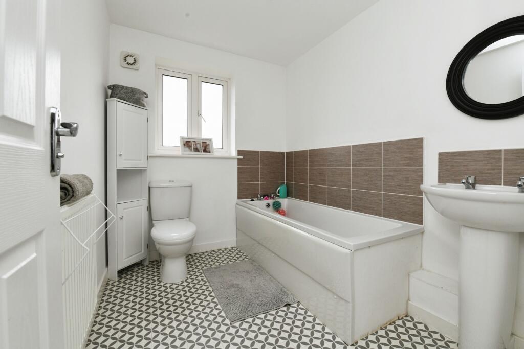 Additional image 11 of Pond View, Burnham-on-Crouch, Essex, CM0