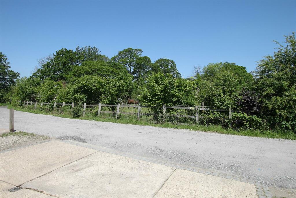 Additional image 34 of Mores Lane, Bentley, Brentwood