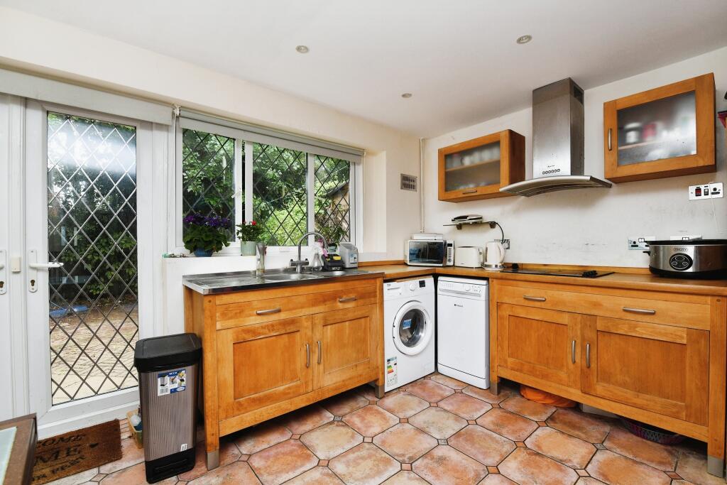 Additional image 5 of Wistaria Close, Pilgrims Hatch, Brentwood, Essex, CM15