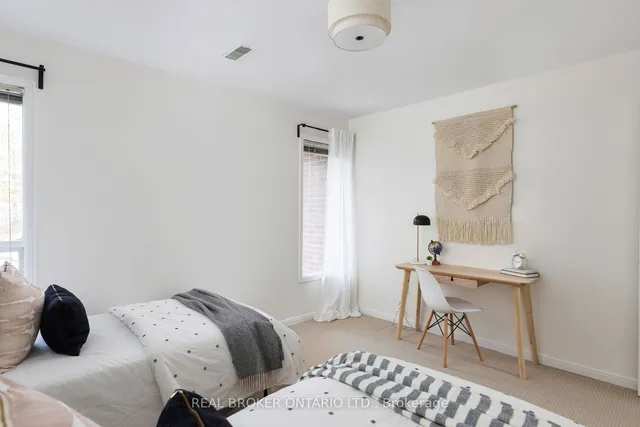 Additional image 14 of 134 Dupont St