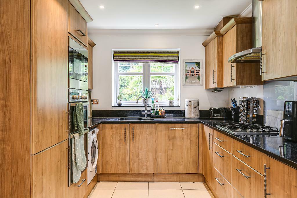 Additional image 10 of Searchwood Heights, Warlingham, CR6 9GE