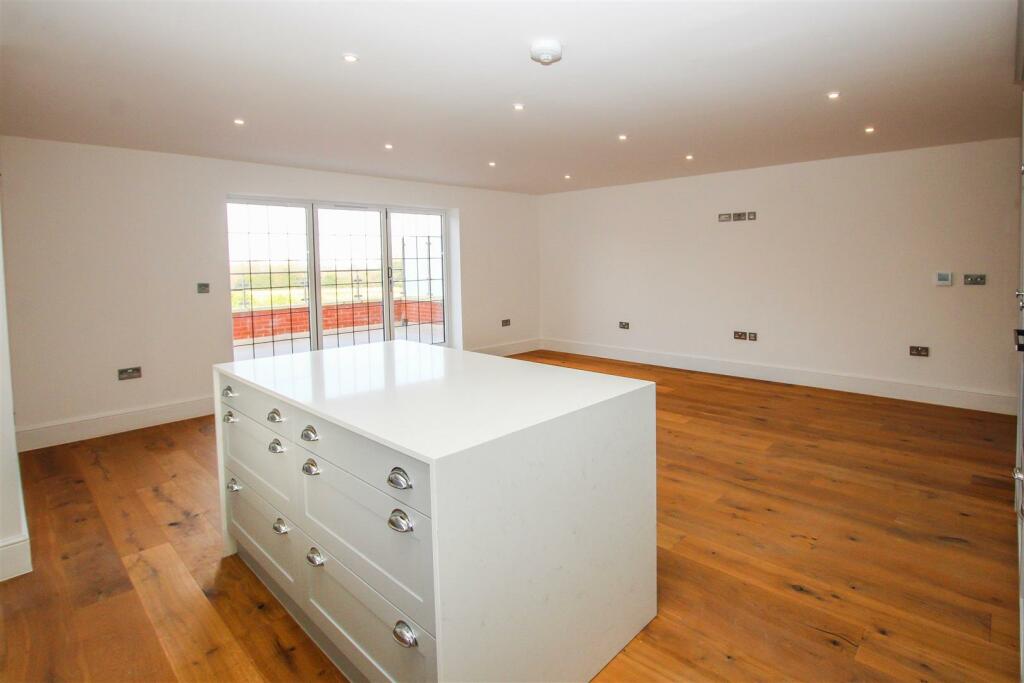 Additional image 8 of Shenfield Road, Shenfield, Brentwood