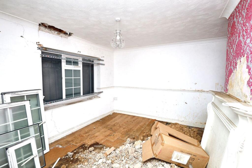 Additional image 3 of 10 Saxon Close, Brentwood, CM13 2EU