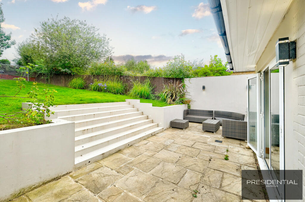 Additional image 33 of Dukes Avenue, Theydon Bois, CM16