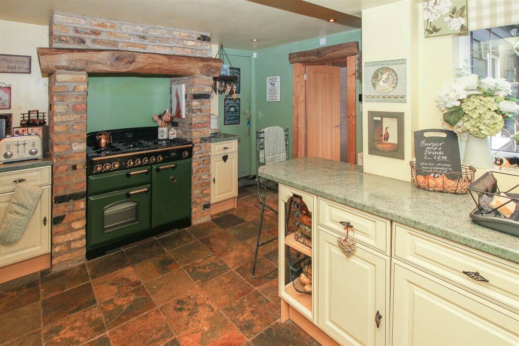 Additional image 5 of Blackmore Road, Doddinghurst, Brentwood