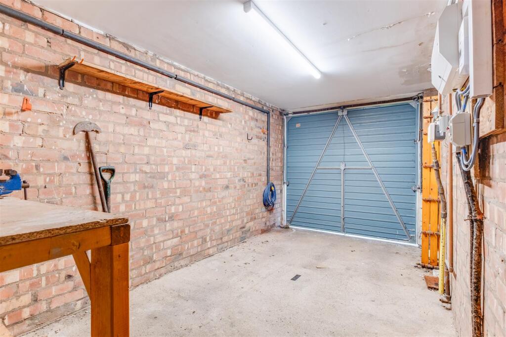 Additional image 14 of Meadow Lane, Willaston, Neston