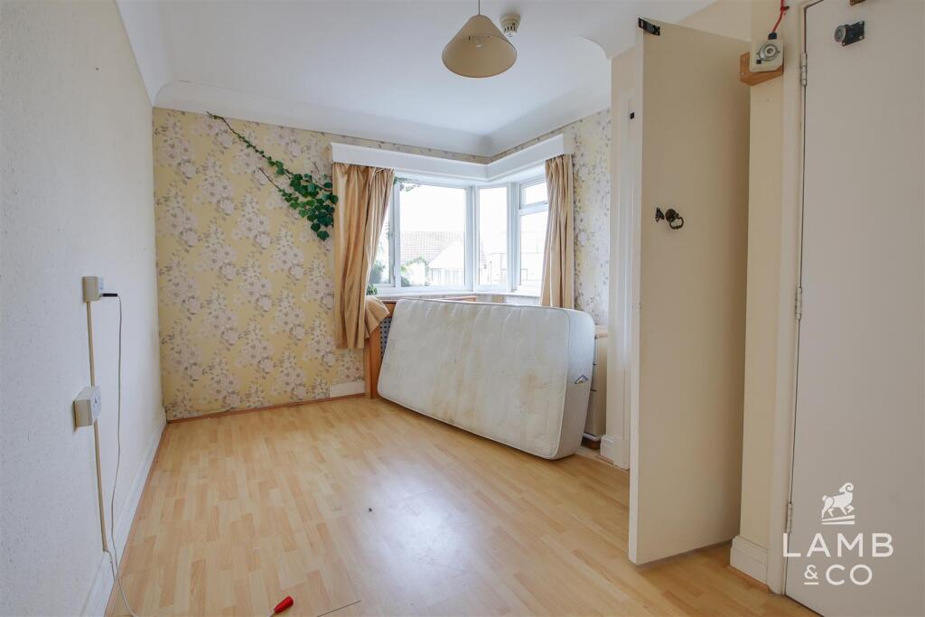 Additional image 18 of Cliff Parade, Walton On The Naze