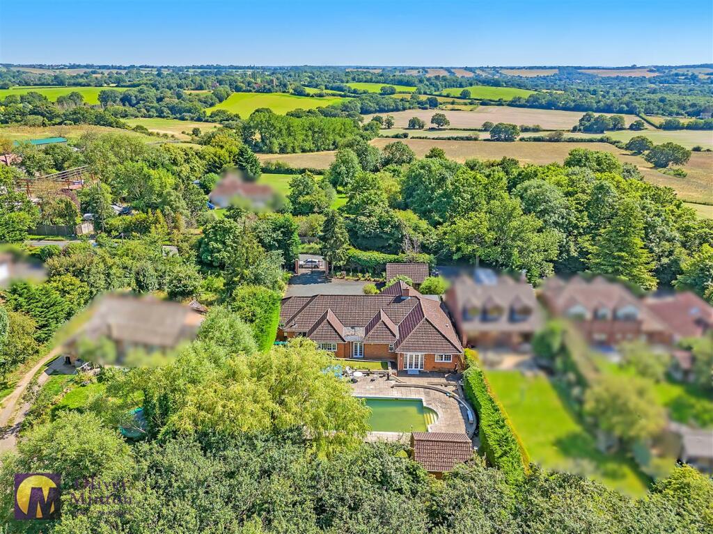 Additional image 30 of Hamlet Hill, Roydon: Spacious Detached Bungalow with Pool
