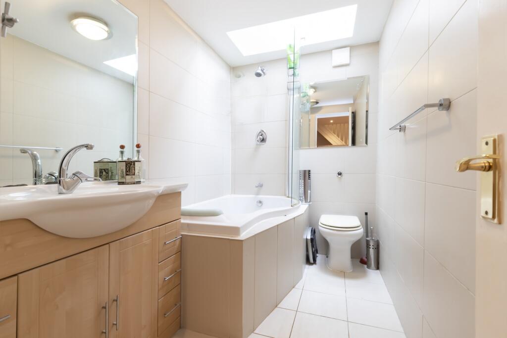 Additional image 10 of Hemnall Street, Epping, CM16