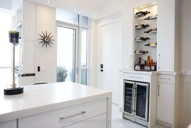 Additional image 13 of 1 Yorkville Ave Unit Lph8