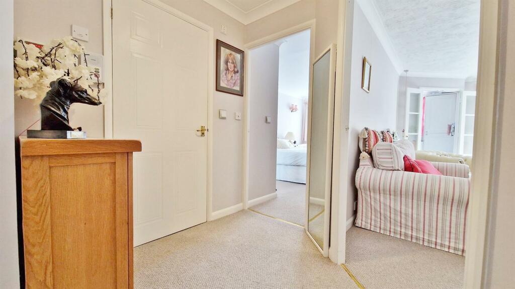 Additional image 4 of Connaught Avenue, Frinton-On-Sea