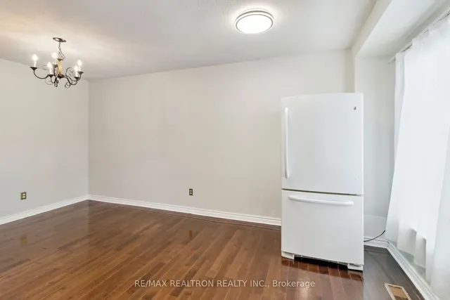 Additional image 25 of 44 Chester Le Blvd Unit 6