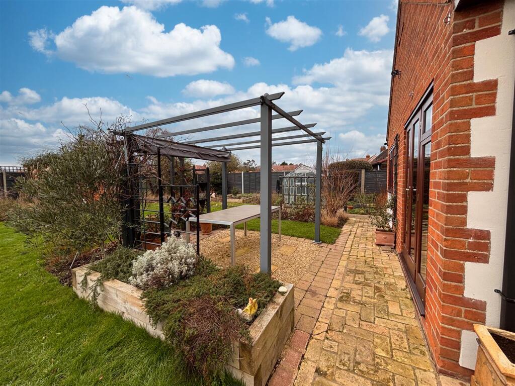 Additional image 61 of Windmill Road, Bradfield