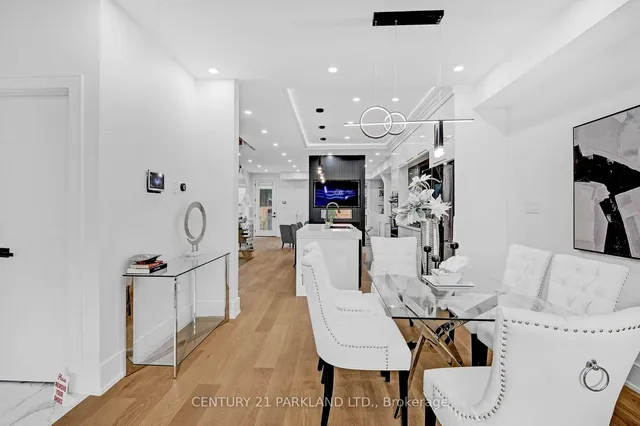 Additional image 4 of 978 Carlaw Ave