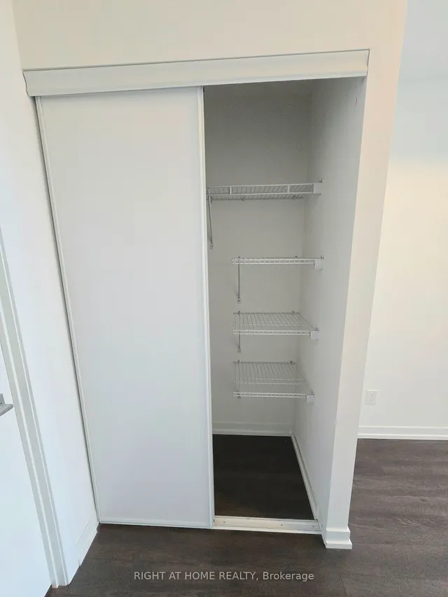 Additional image 21 of 49 East Liberty St Unit 2005