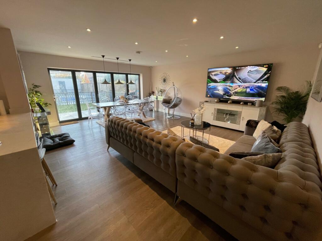 Additional image 5 of Oakview, Mill Lane, Hook End, Brentwood, Essex CM15 0PP