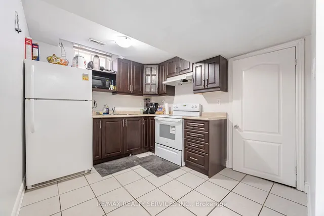 Additional image 34 of 4 Runnymede Cres