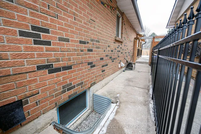 Additional image 30 of 4 Simmons Blvd