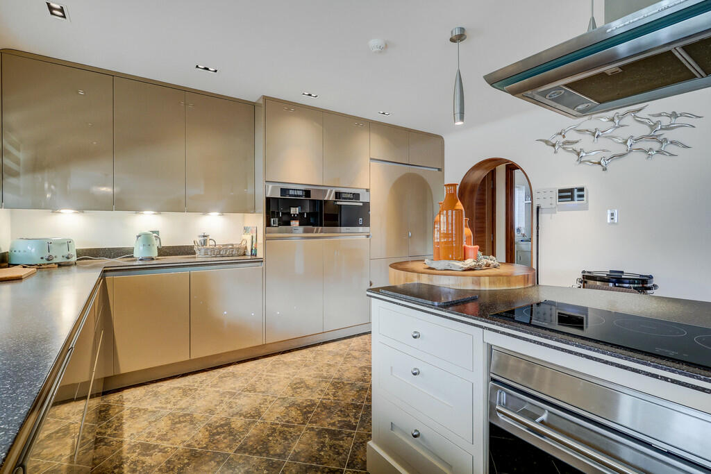 Additional image 24 of Cliff Way, Frinton-on-Sea