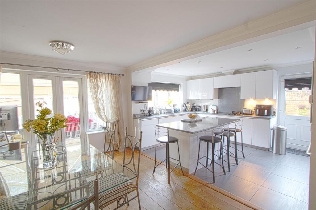 Additional image 25 of Highland Grove, Billericay