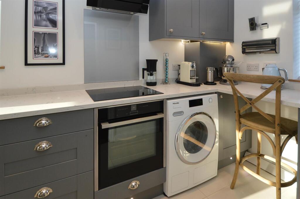 Additional image 7 of Costead Manor Road, Brentwood