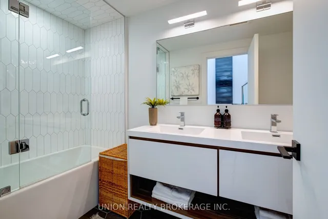 Additional image 17 of 47 Woodfield Rd