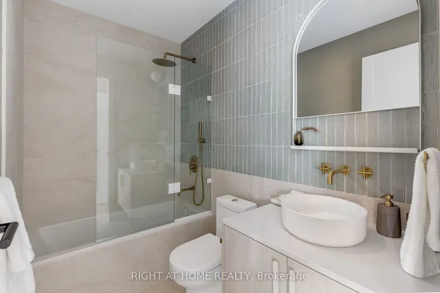 Additional image 25 of 768 Richmond St