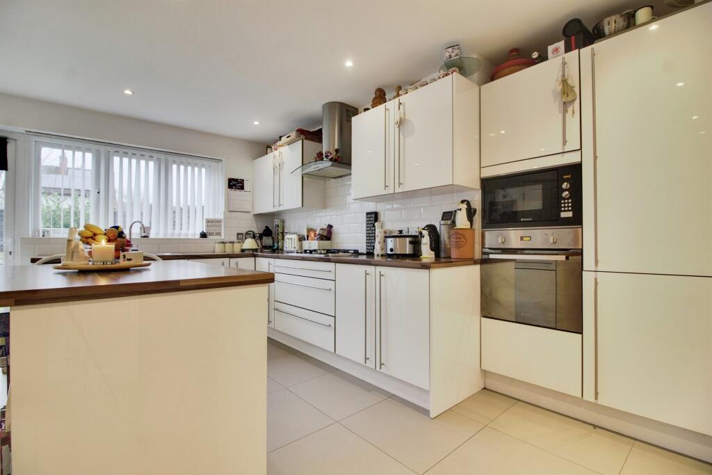 Additional image 4 of Parkfields, Roydon, Harlow