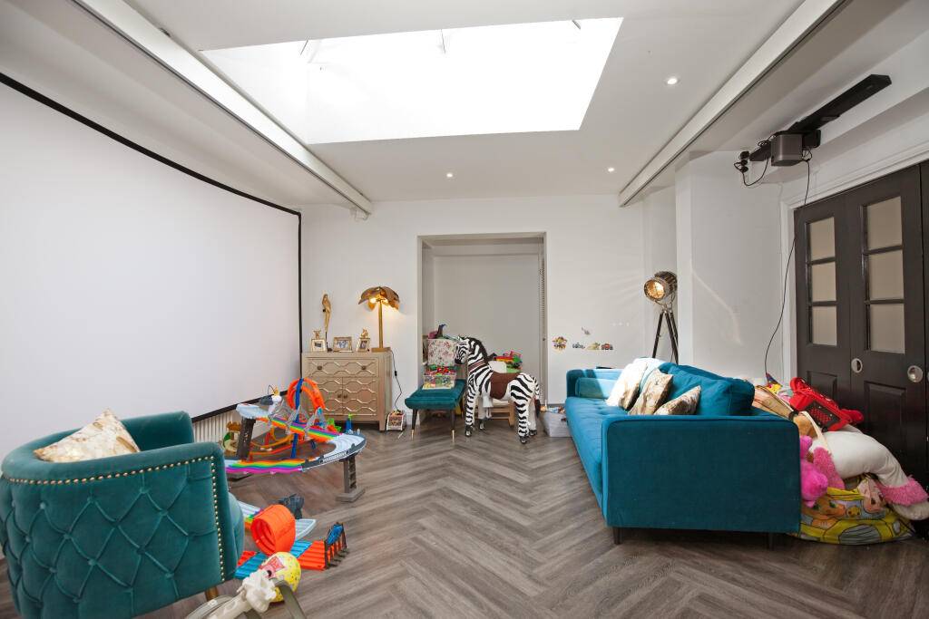 Additional image 23 of Glebe Road, Ramsden Bellhouse, Billericay