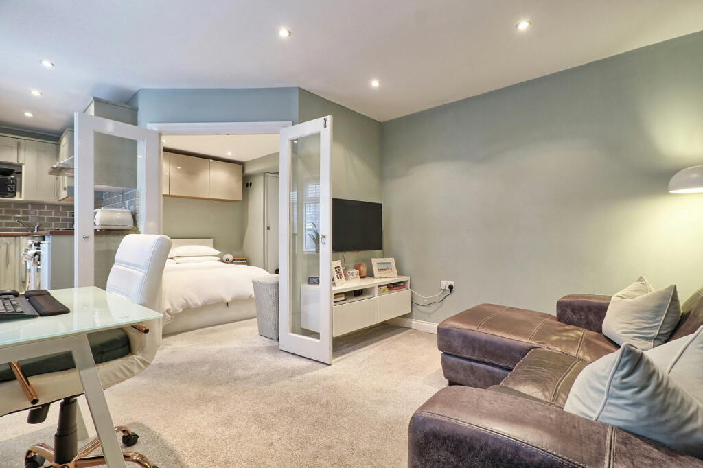 Additional image 4 of High Street, Maldon, CM9 5BU