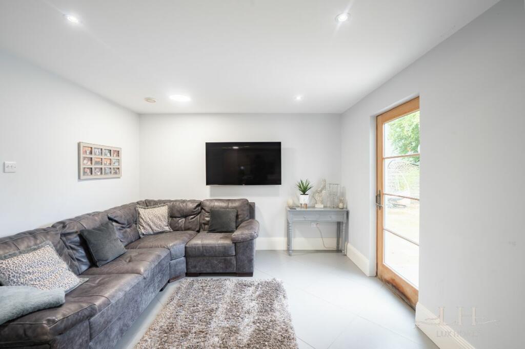 Additional image 19 of Coxtie Green Road, Brentwood