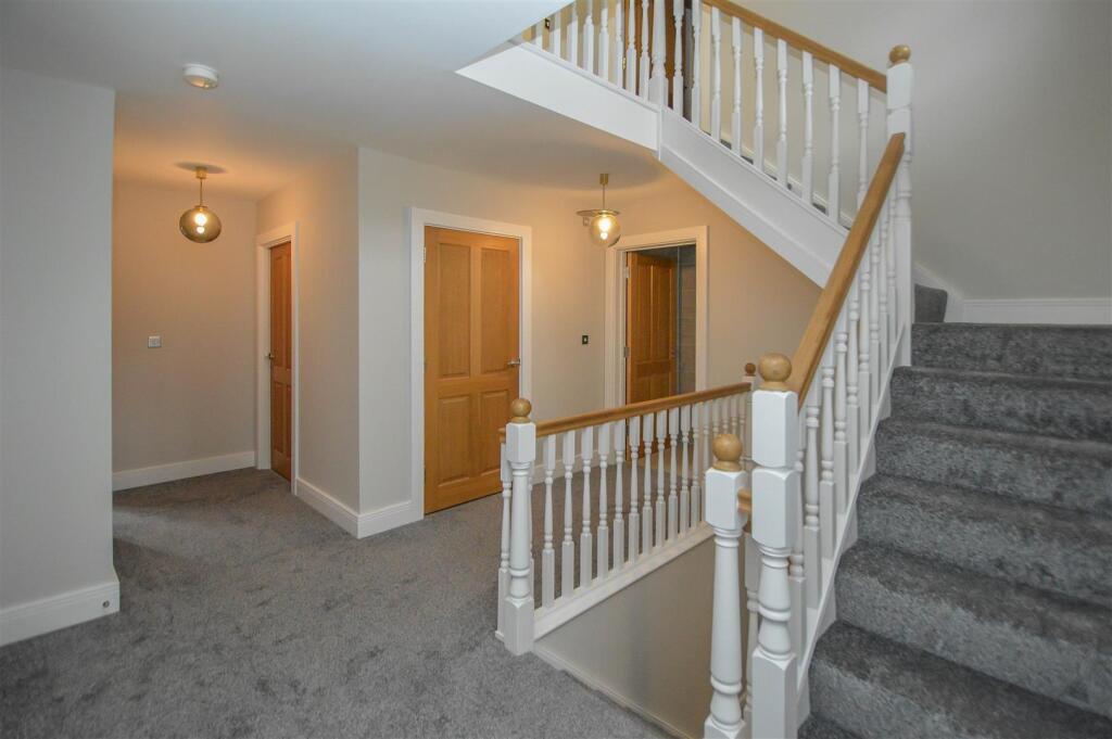 Additional image 10 of Woodside Place, Great Warley, Brentwood