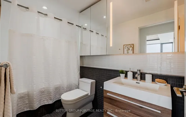 Additional image 17 of 8 Dovercourt Rd Unit 902