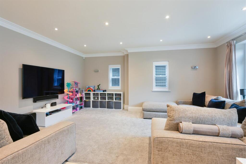 Additional image 11 of High Oaks Close, Coulsdon