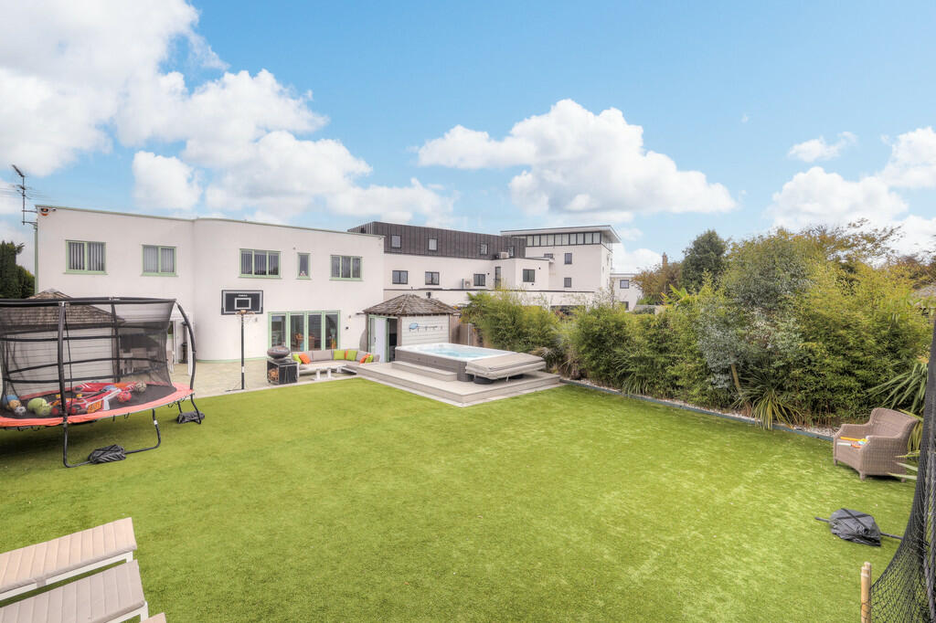 Additional image 58 of Cliff Way, Frinton-on-Sea