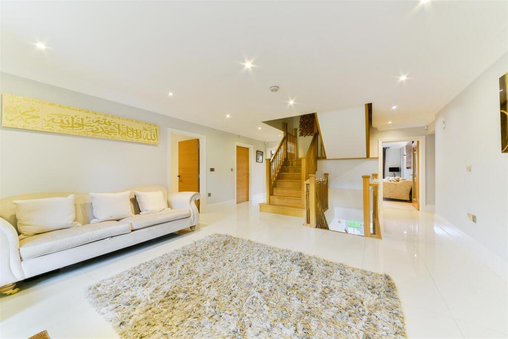 Additional image 6 of High Oaks Close, Coulsdon