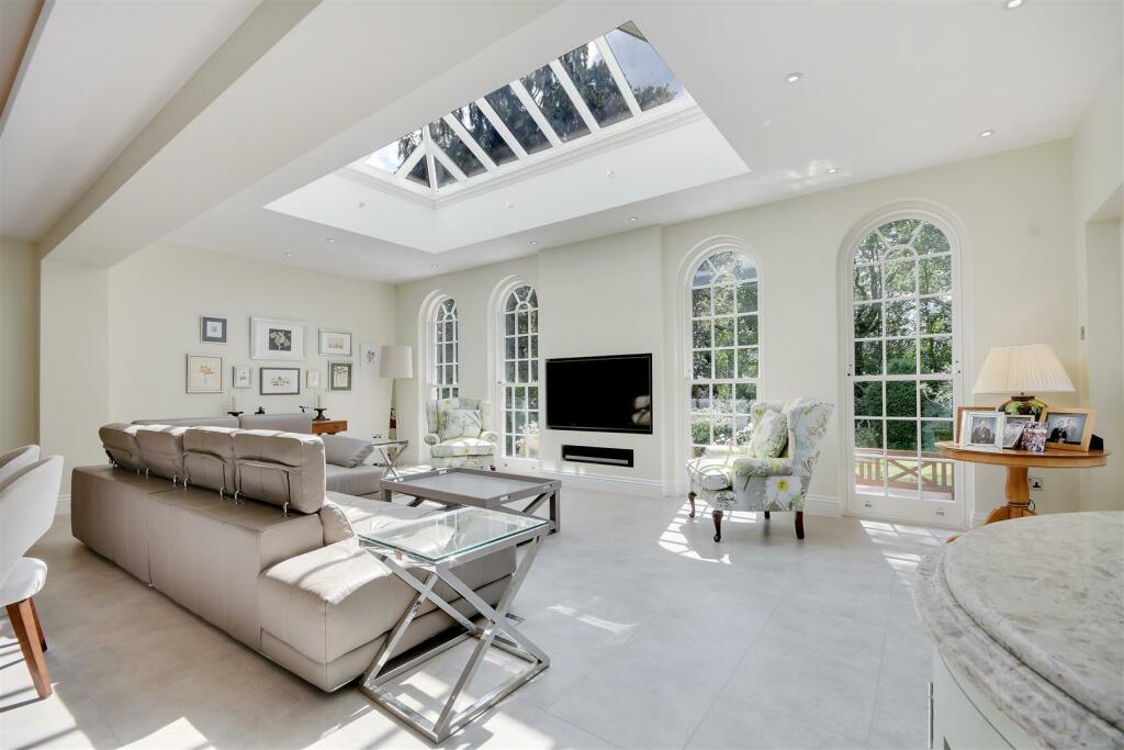 Additional image 10 of Thorndon Approach, Herongate, Brentwood