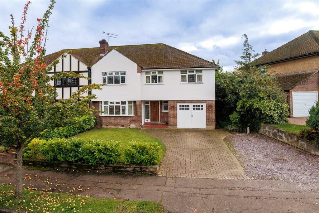 Additional image 31 of Dukes Avenue, Theydon Bois