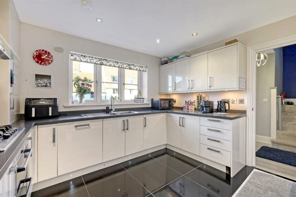 Additional image 32 of Harlow Road, Roydon