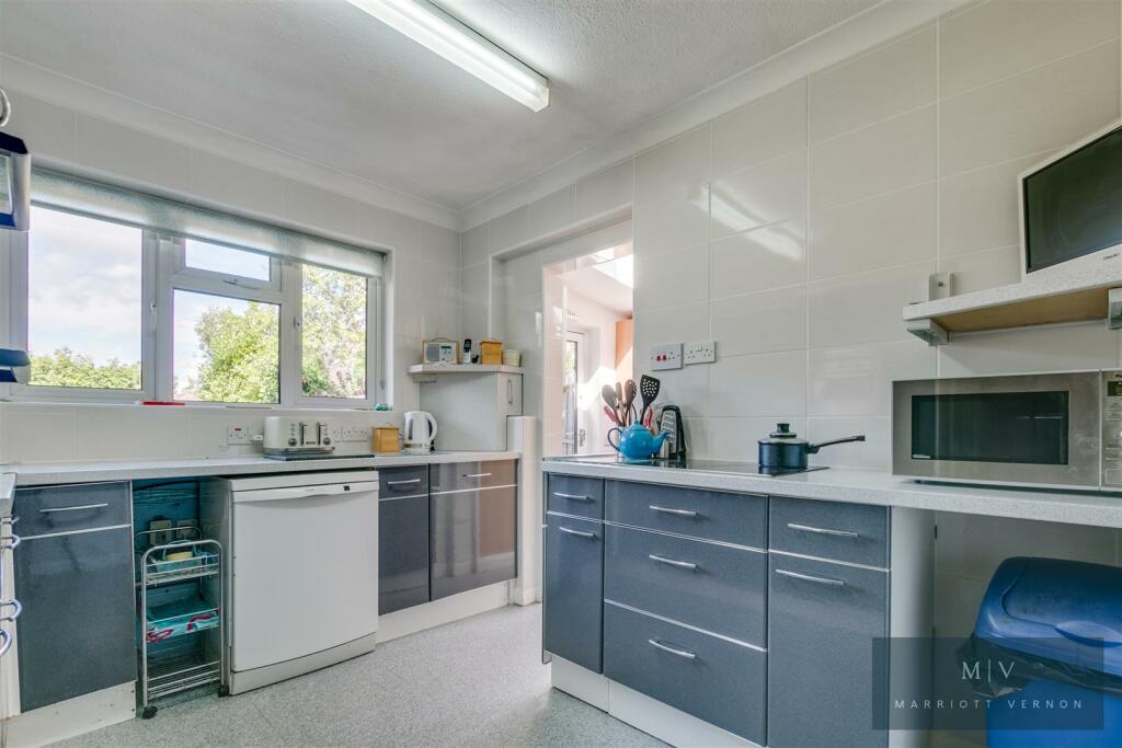 Additional image 10 of Mountwood Close, South Croydon