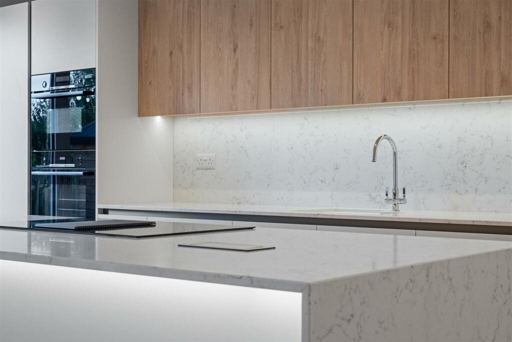 Additional image 4 of Harewood Road, South Croydon