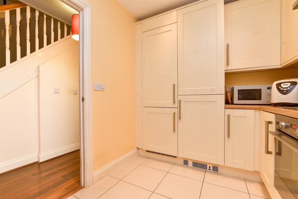 Additional image 7 of Hawthorne Gardens, Caterham, Surrey