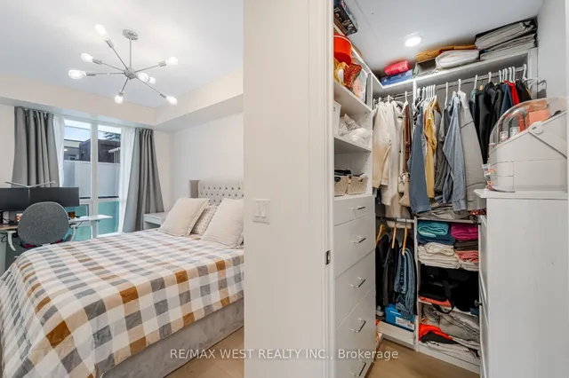 Additional image 29 of 70 Roehampton Ave Unit 1122