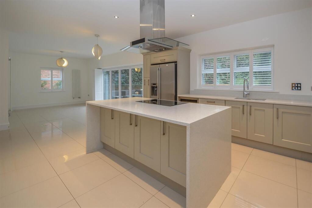 Additional image 5 of Woodside Place, Great Warley, Brentwood