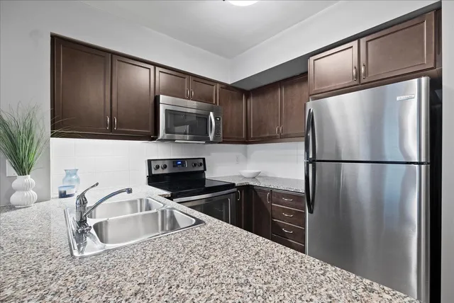Additional image 11 of 19 Grand Trunk Cres Unit 707