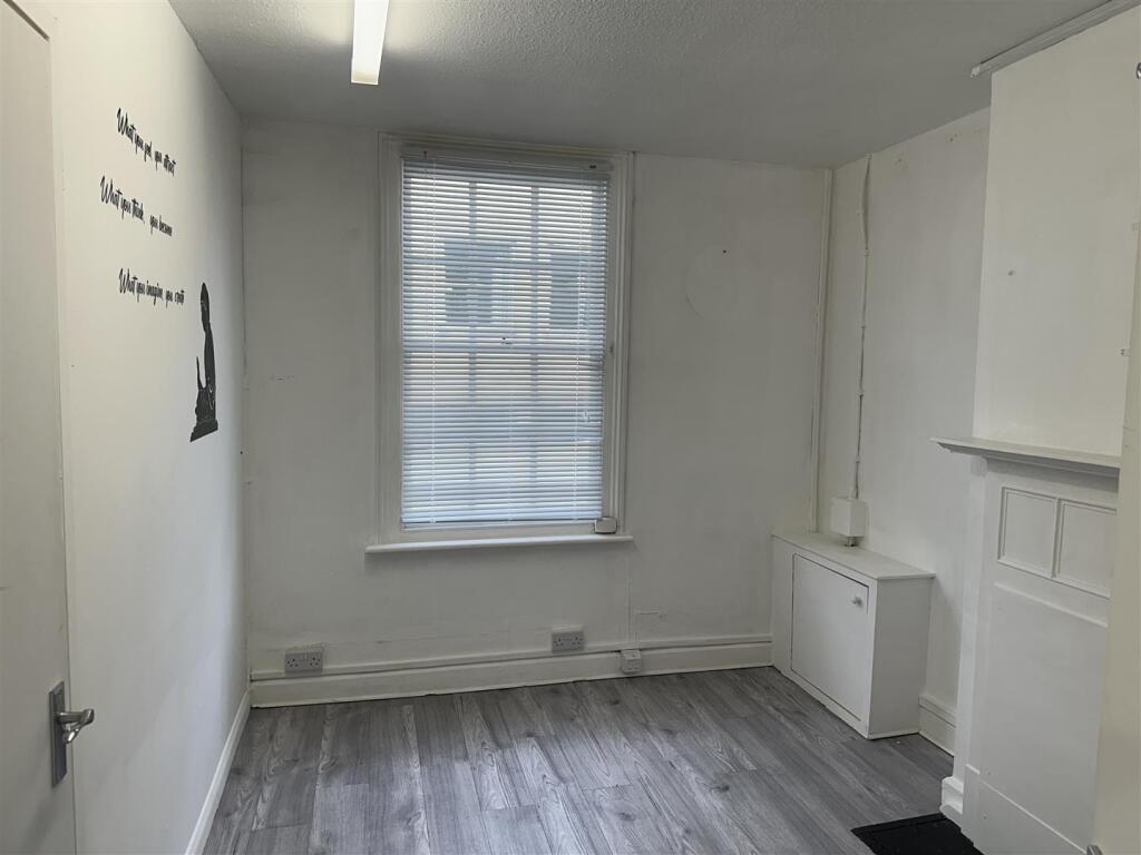 Additional image 13 of Braintree