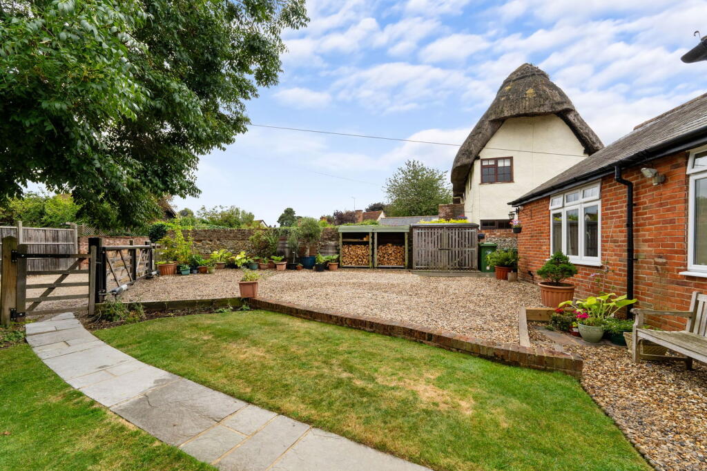 Additional image 19 of Watts Yard, Manuden