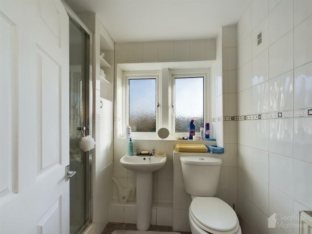 Additional image 8 of Spinning Wheel Mead, Harlow