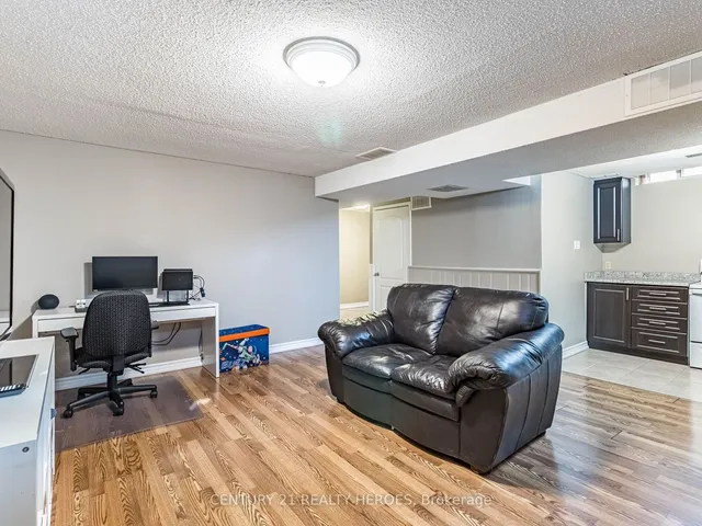 Additional image 32 of 34 Niagara Pl